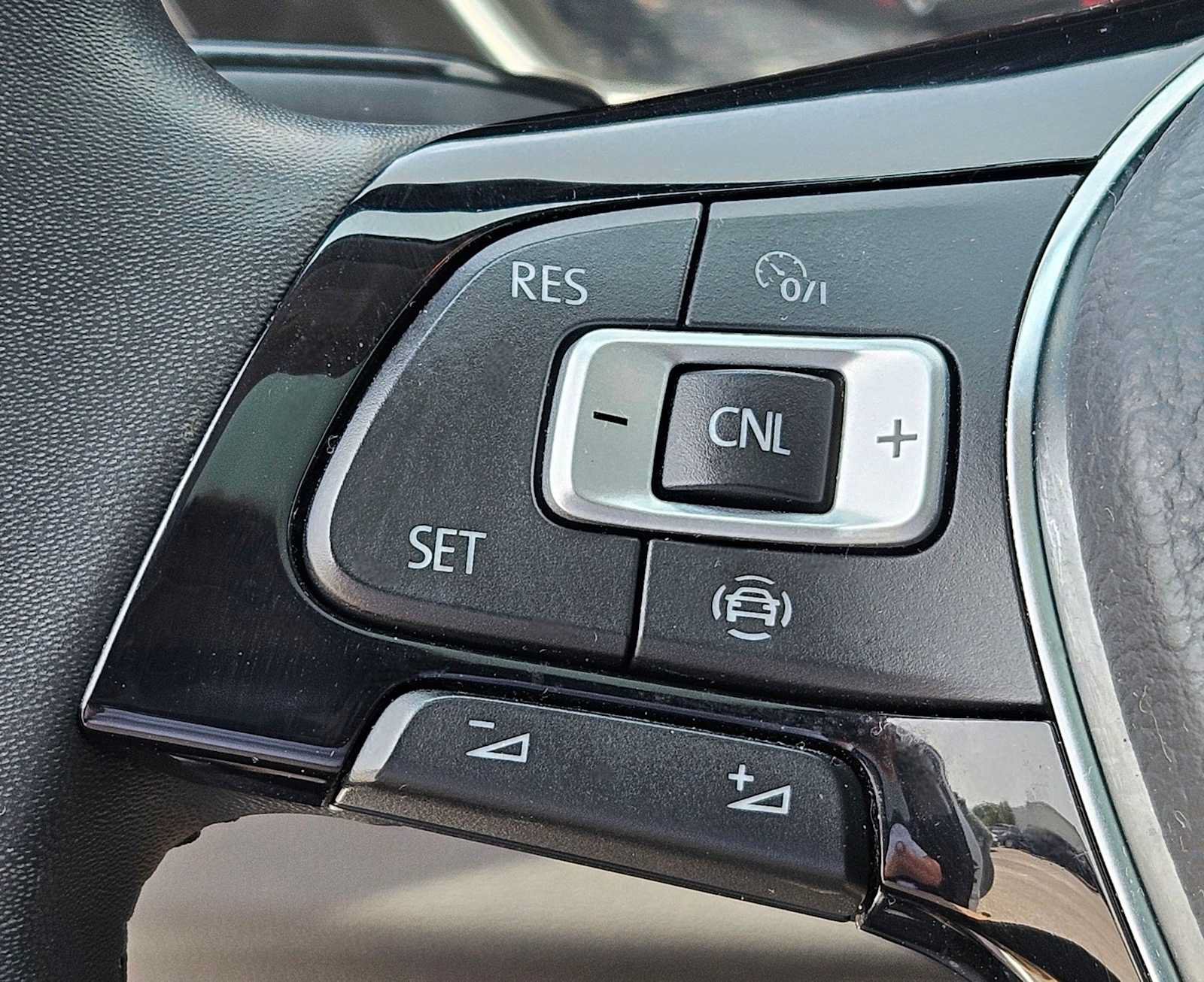 Used 2020 Volkswagen Jetta SE w/ SE Cold Weather Package FWD image 17