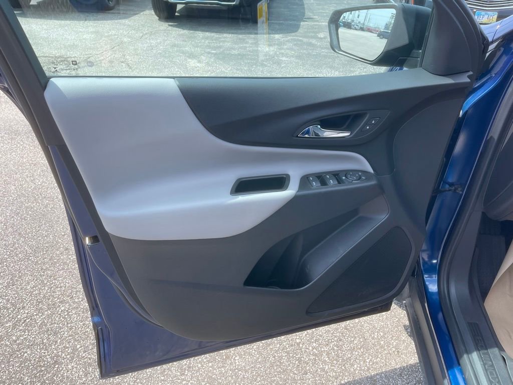 Used 2023 Chevrolet Equinox LS w/ LS Convenience Package FWD image 9