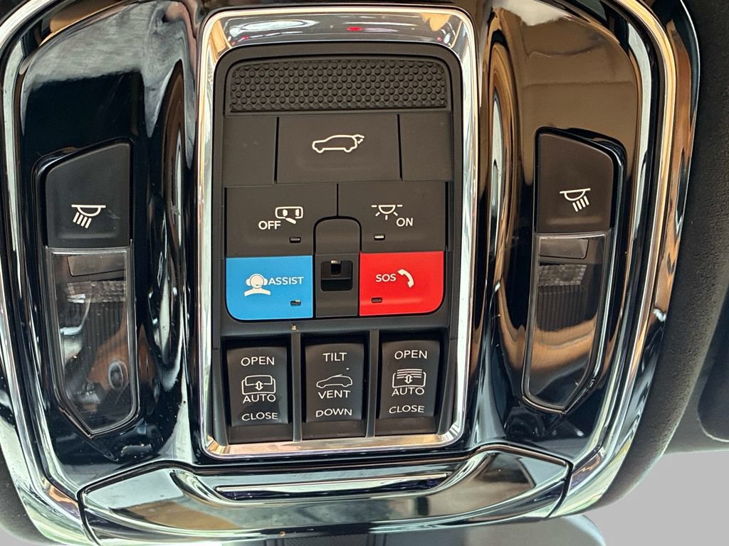 Used 2023 Jeep Grand Cherokee Summit AWD/4WD image 42