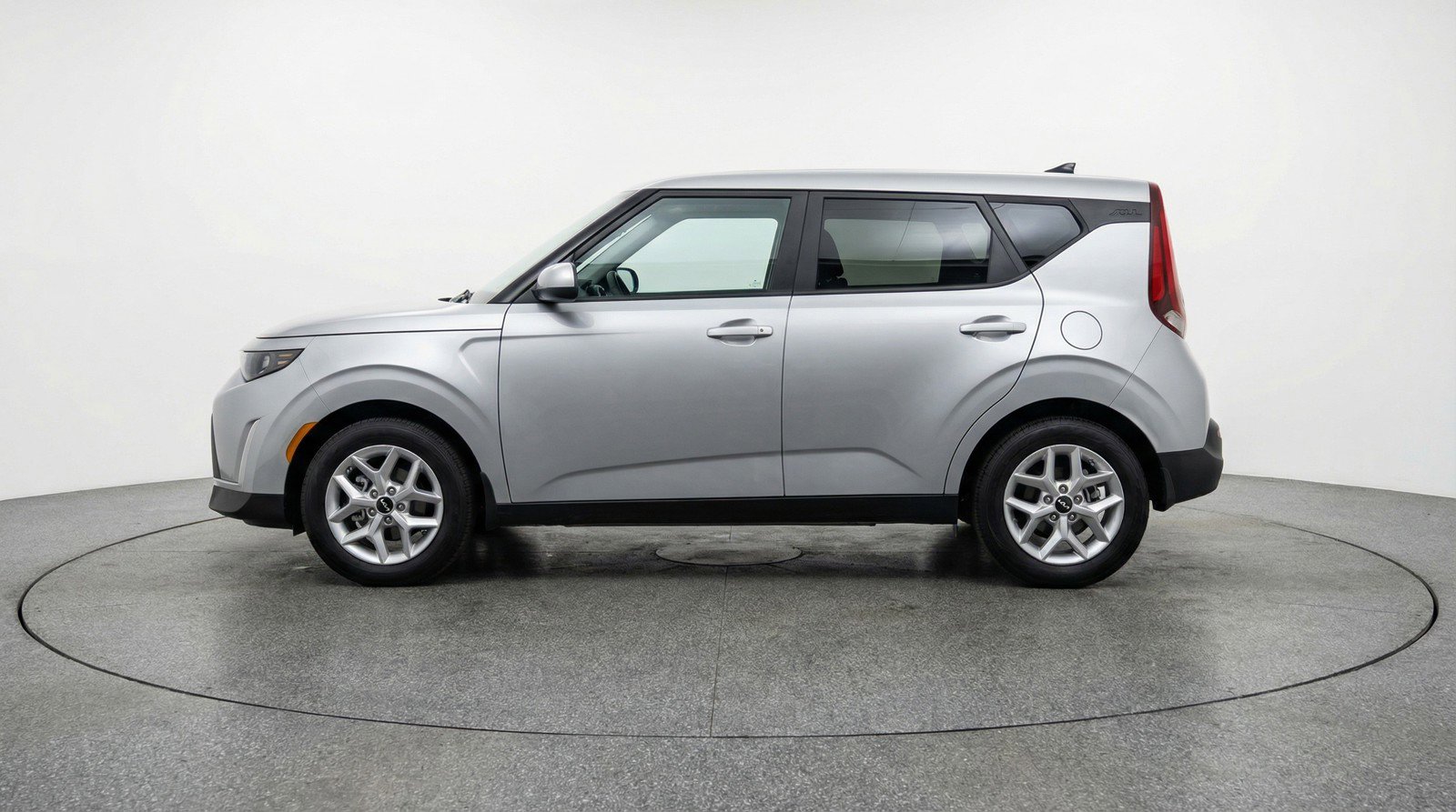 Used 2025 Kia Soul LX w/ LX Technology Package FWD image 5