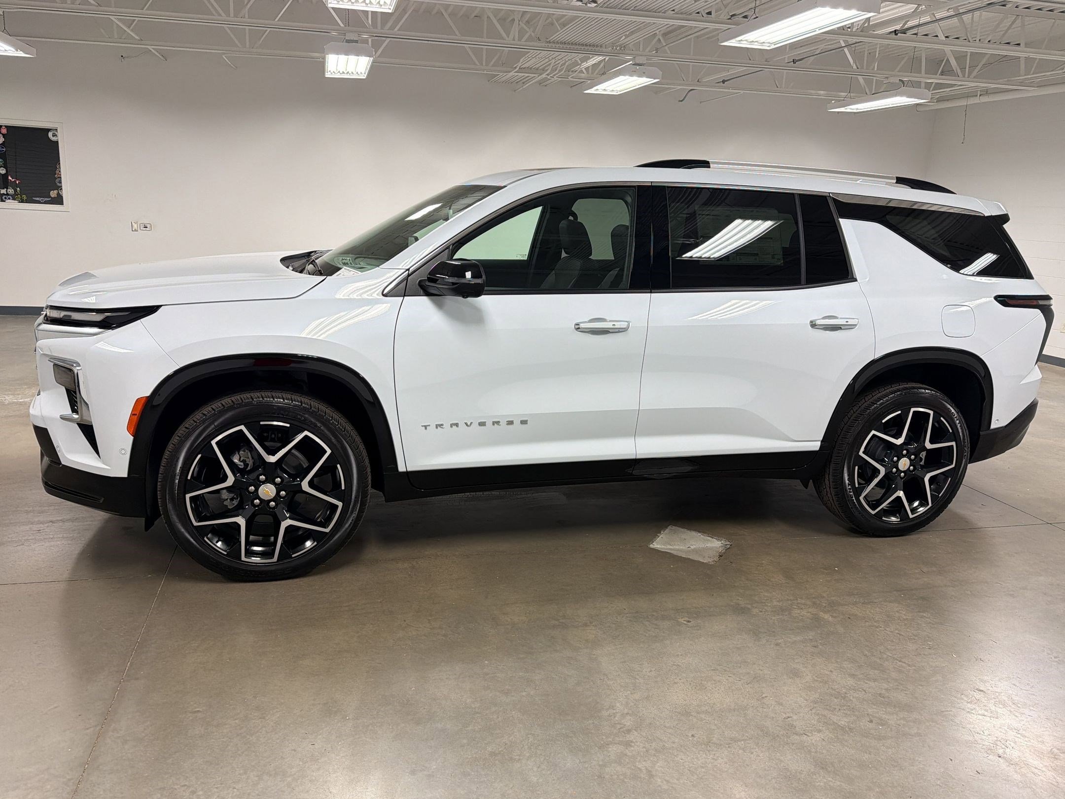 New 2026 Chevrolet Traverse High Country w/ LPO, Floor Liner Package image 2