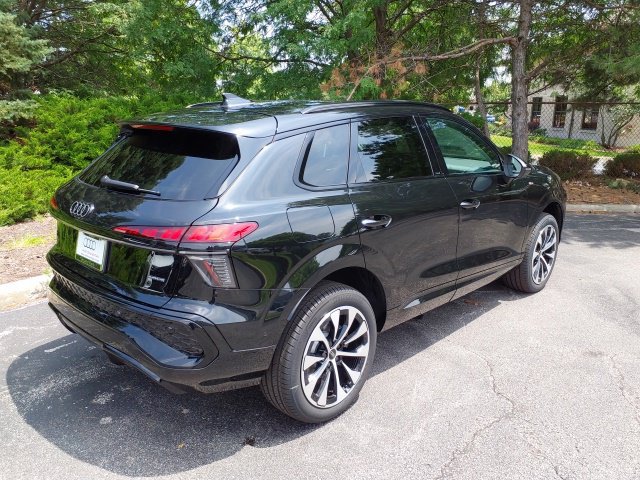 New 2026 Audi Q3 quattro 2.0T w/ Driver Assistance Package AWD/4WD image 5