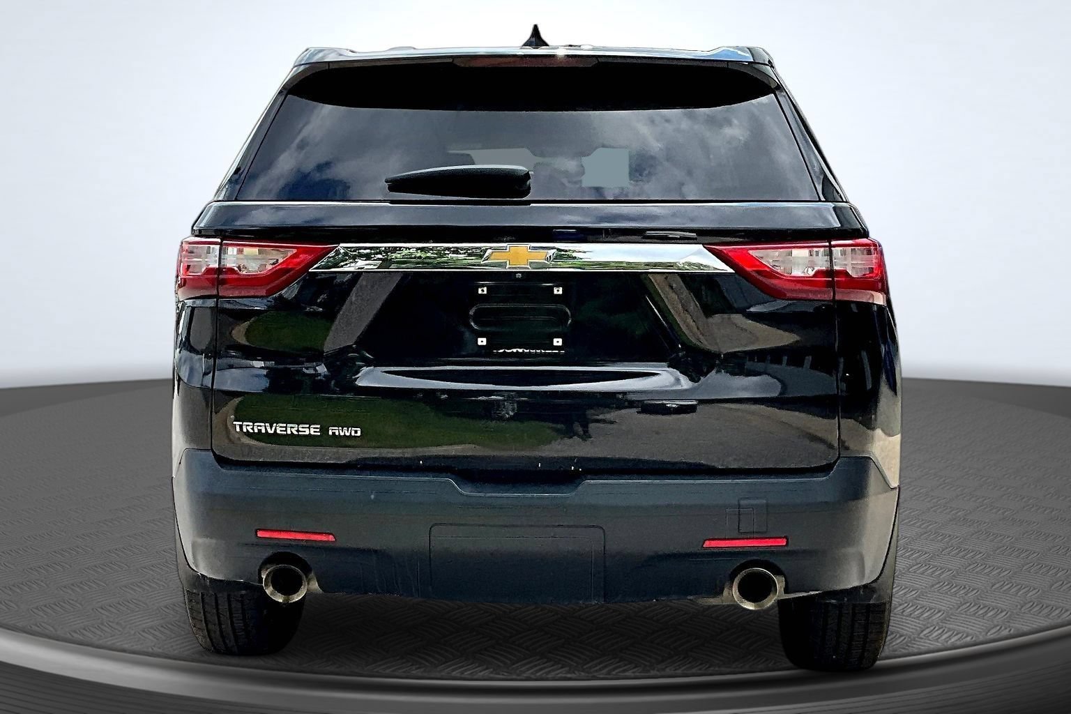Used 2021 Chevrolet Traverse LS AWD/4WD image 4
