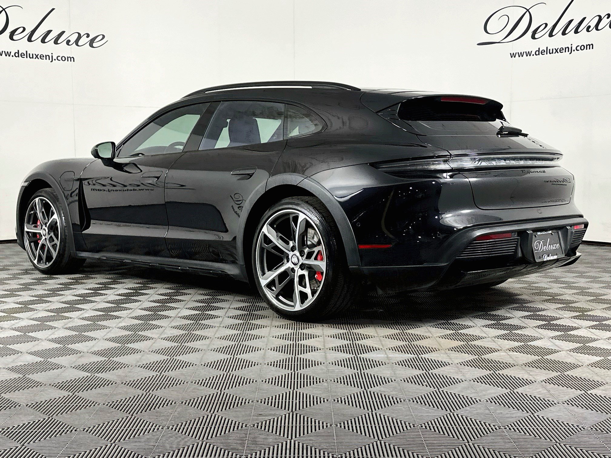 Used 2023 Porsche Taycan 4S AWD/4WD image 4