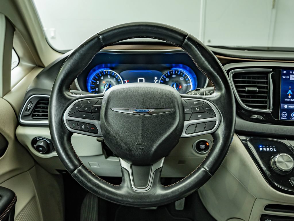 Used 2018 Chrysler Pacifica Touring-L Plus w/ Tire & Wheel Group FWD image 23