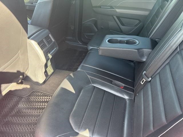 Used 2021 Volkswagen Atlas Cross Sport SEL Premium R-Line AWD/4WD image 31