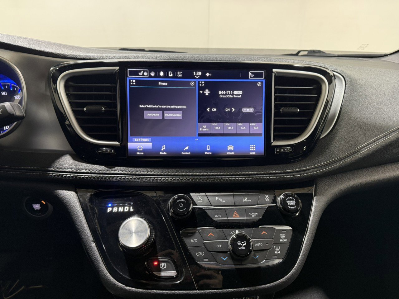 Used 2023 Chrysler Pacifica Touring image 18