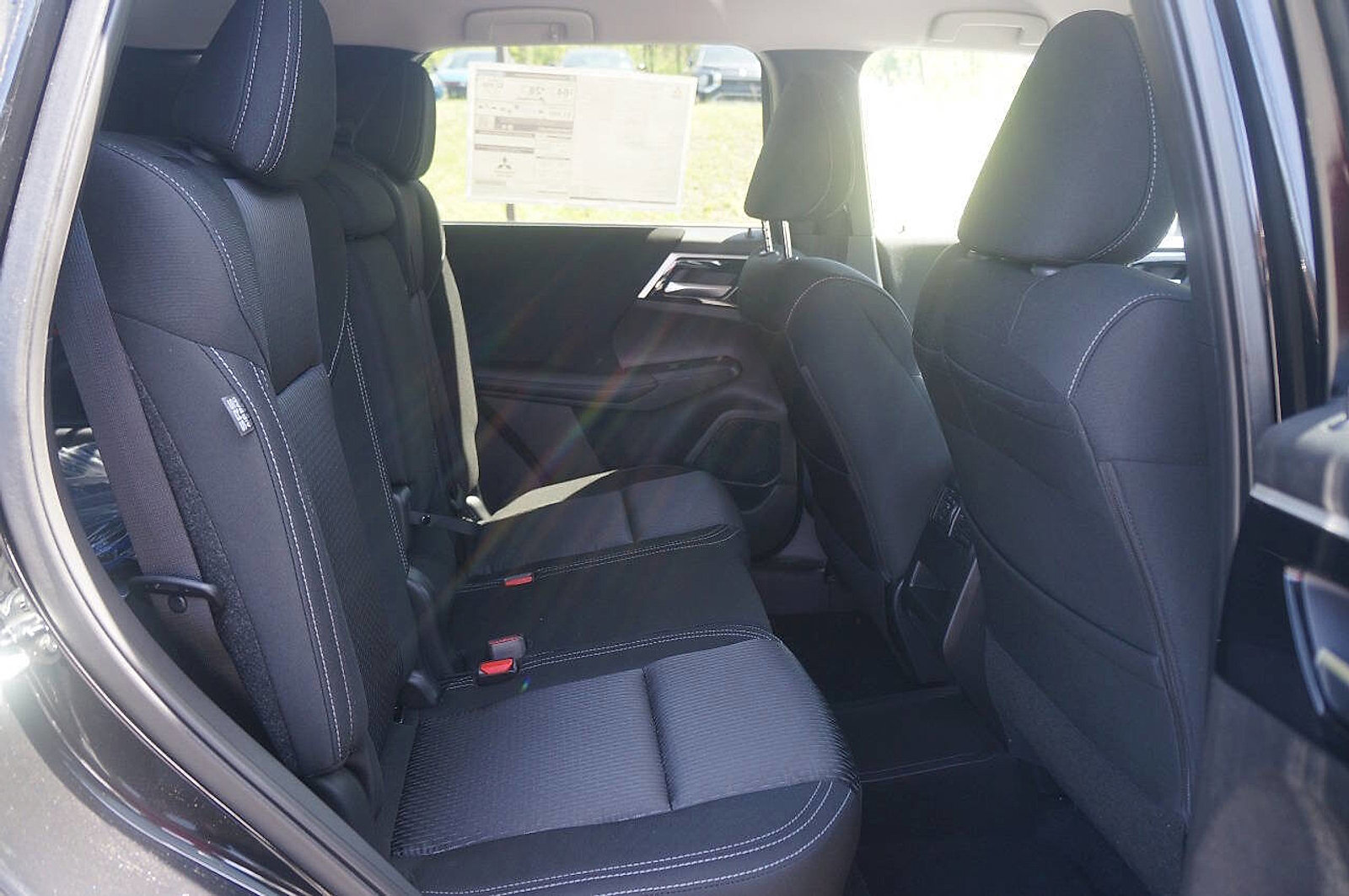 New 2025 Mitsubishi Outlander ES image 17