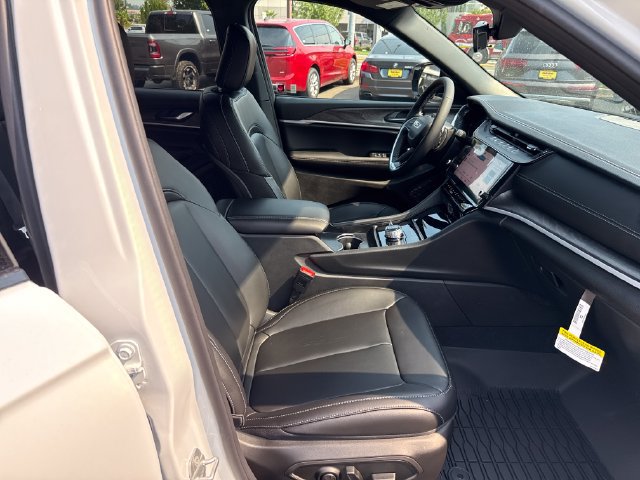 New 2026 Jeep Grand Cherokee Limited w/ Limited Altitude Package AWD/4WD image 9