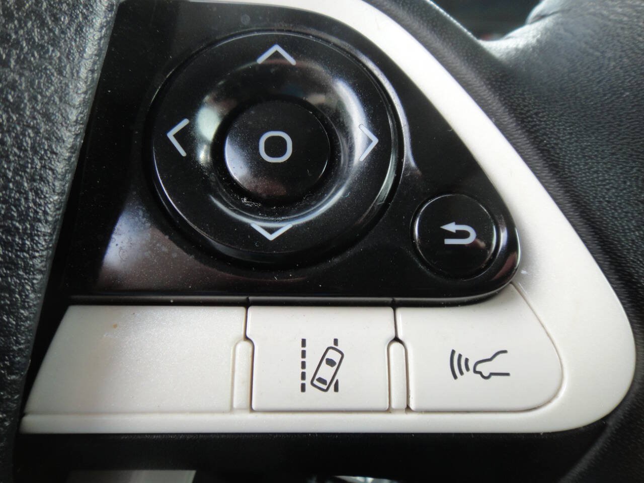 Used 2017 Toyota Prius Four FWD image 19