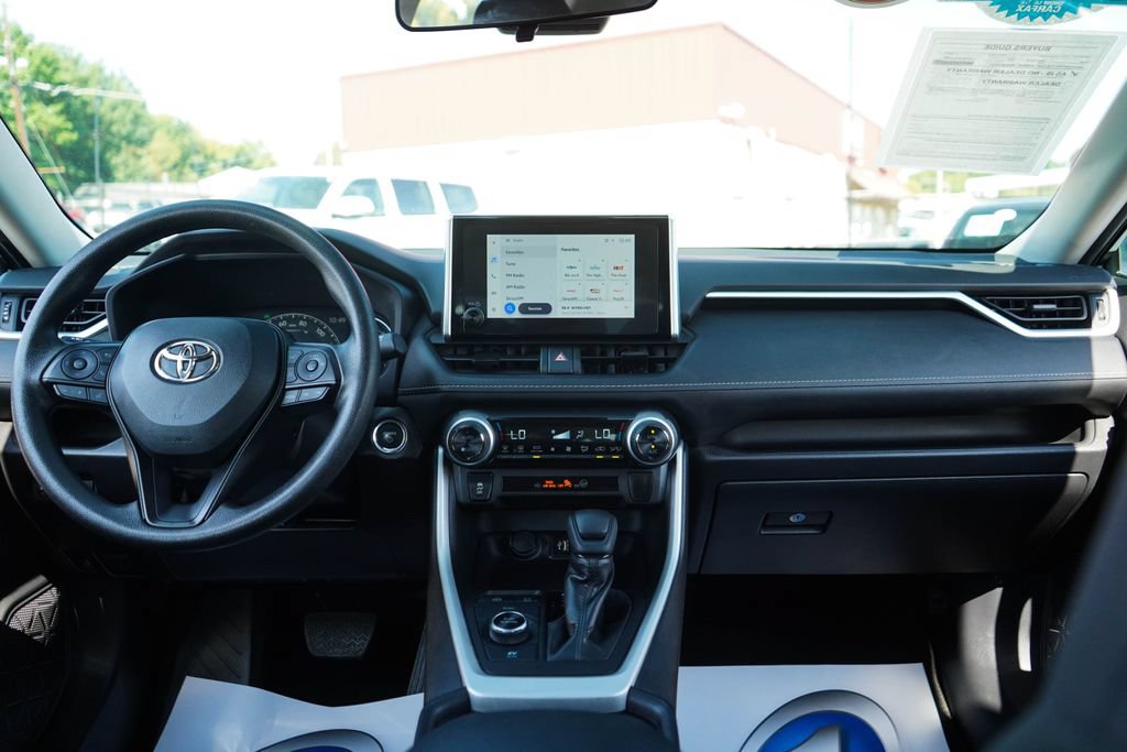 Used 2025 Toyota RAV4 XLE AWD/4WD image 9