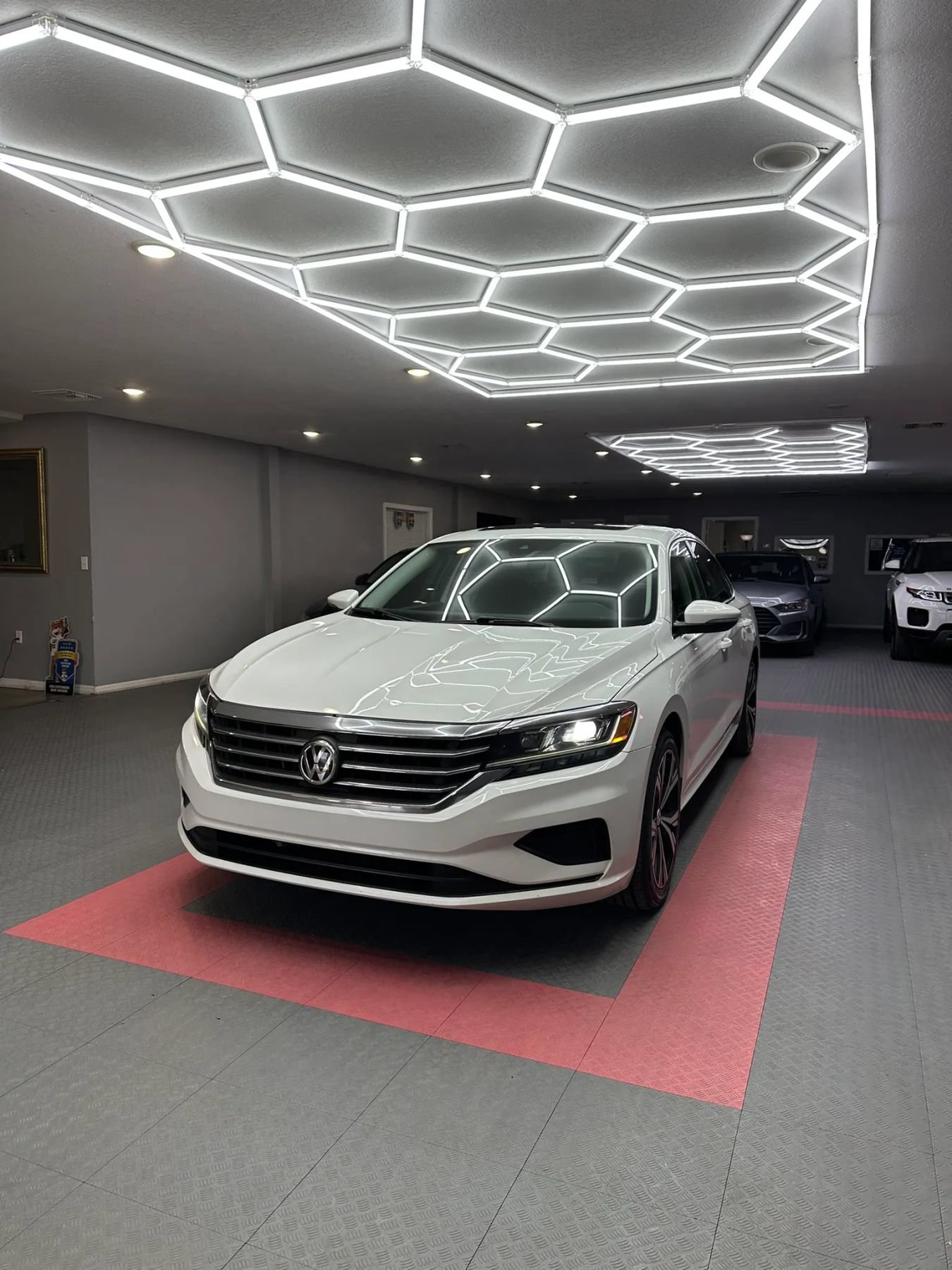 Used 2021 Volkswagen Passat 2.0T SE FWD image 2