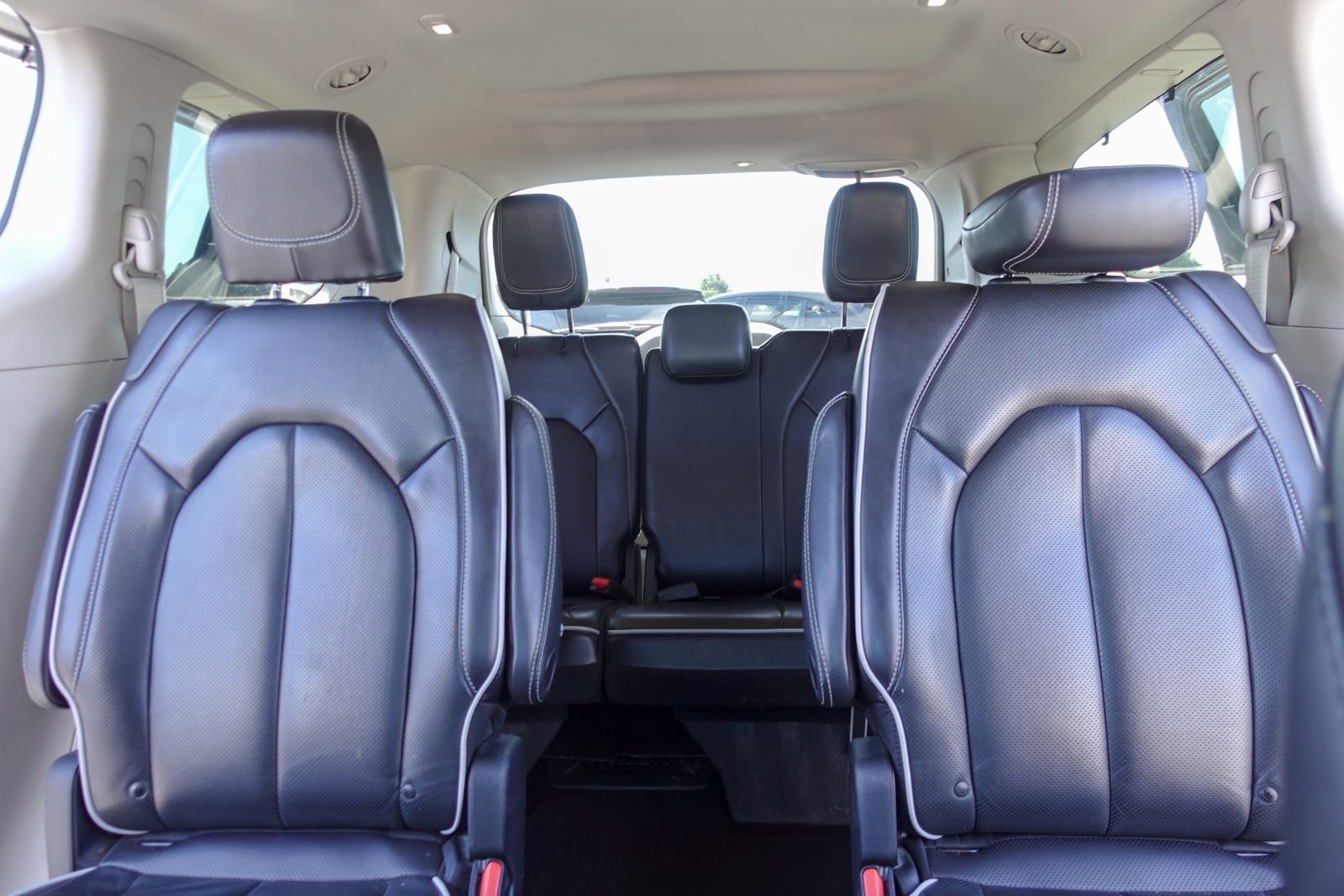Used 2023 Chrysler Pacifica Limited FWD image 13
