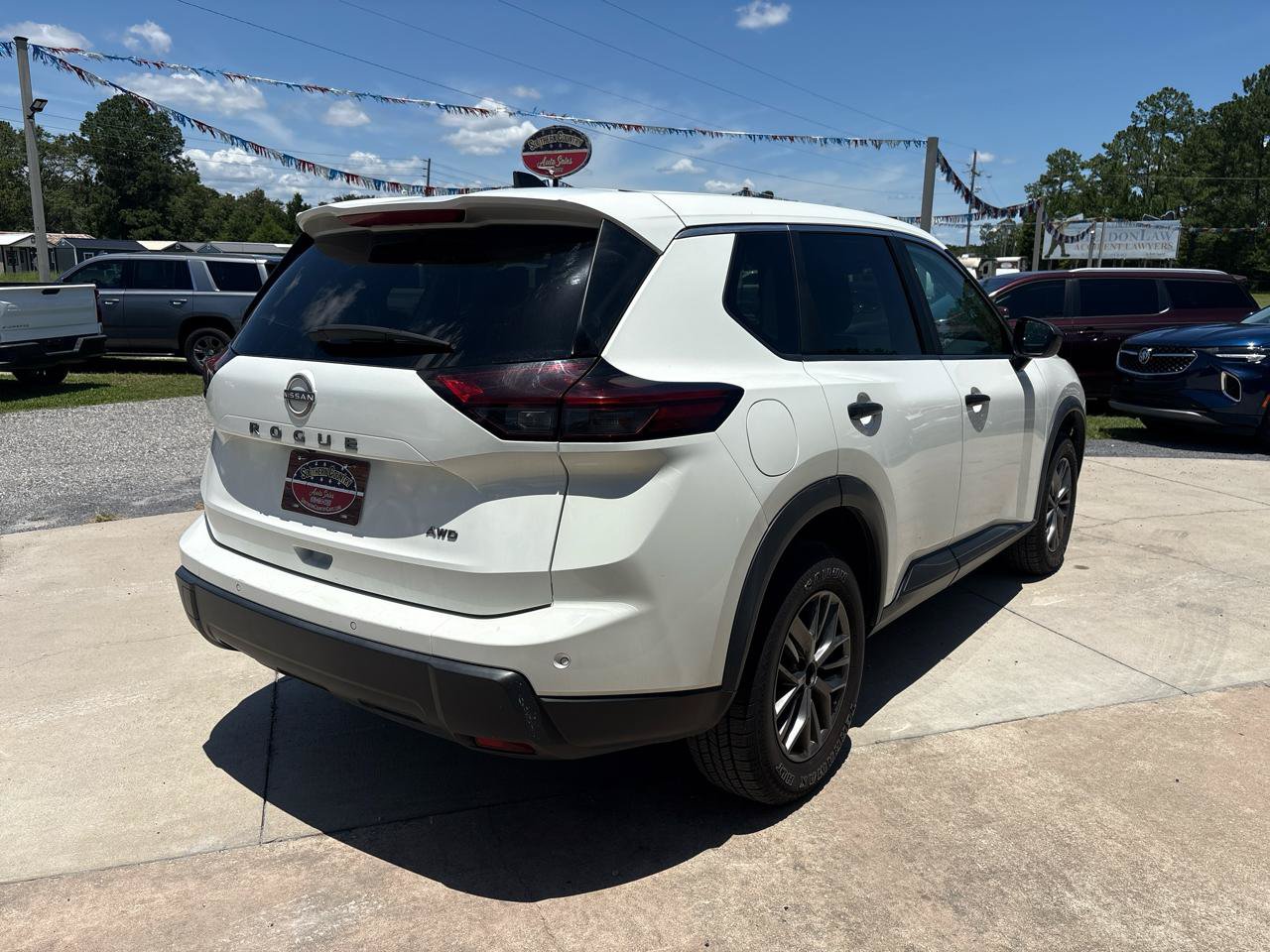 Used 2024 Nissan Rogue S AWD/4WD image 5