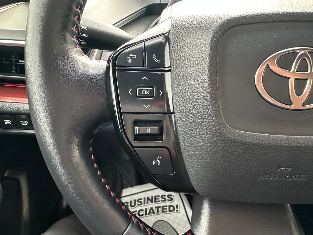Used 2024 Toyota Prius Prime FWD image 3