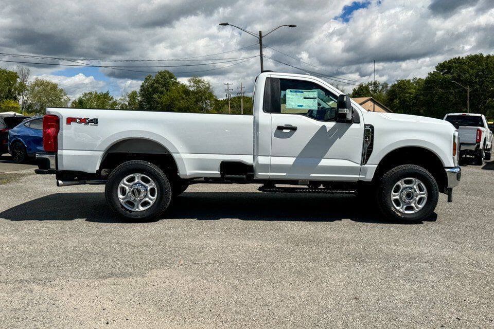 Used 2026 Ford F350 XLT w/ FX4 Off-Road Package AWD/4WD image 2