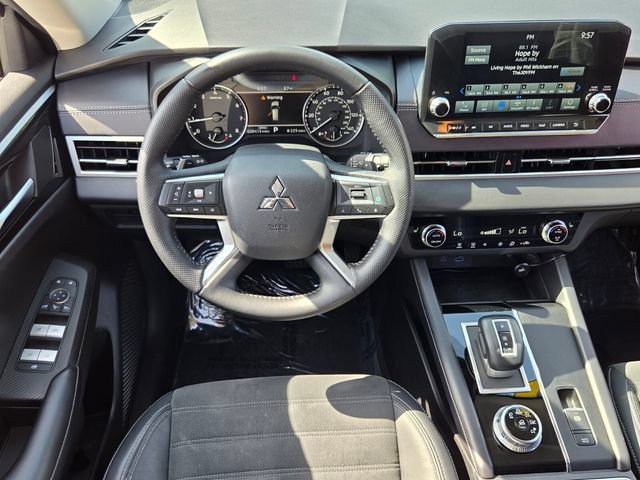 Used 2023 Mitsubishi Outlander SE FWD image 11