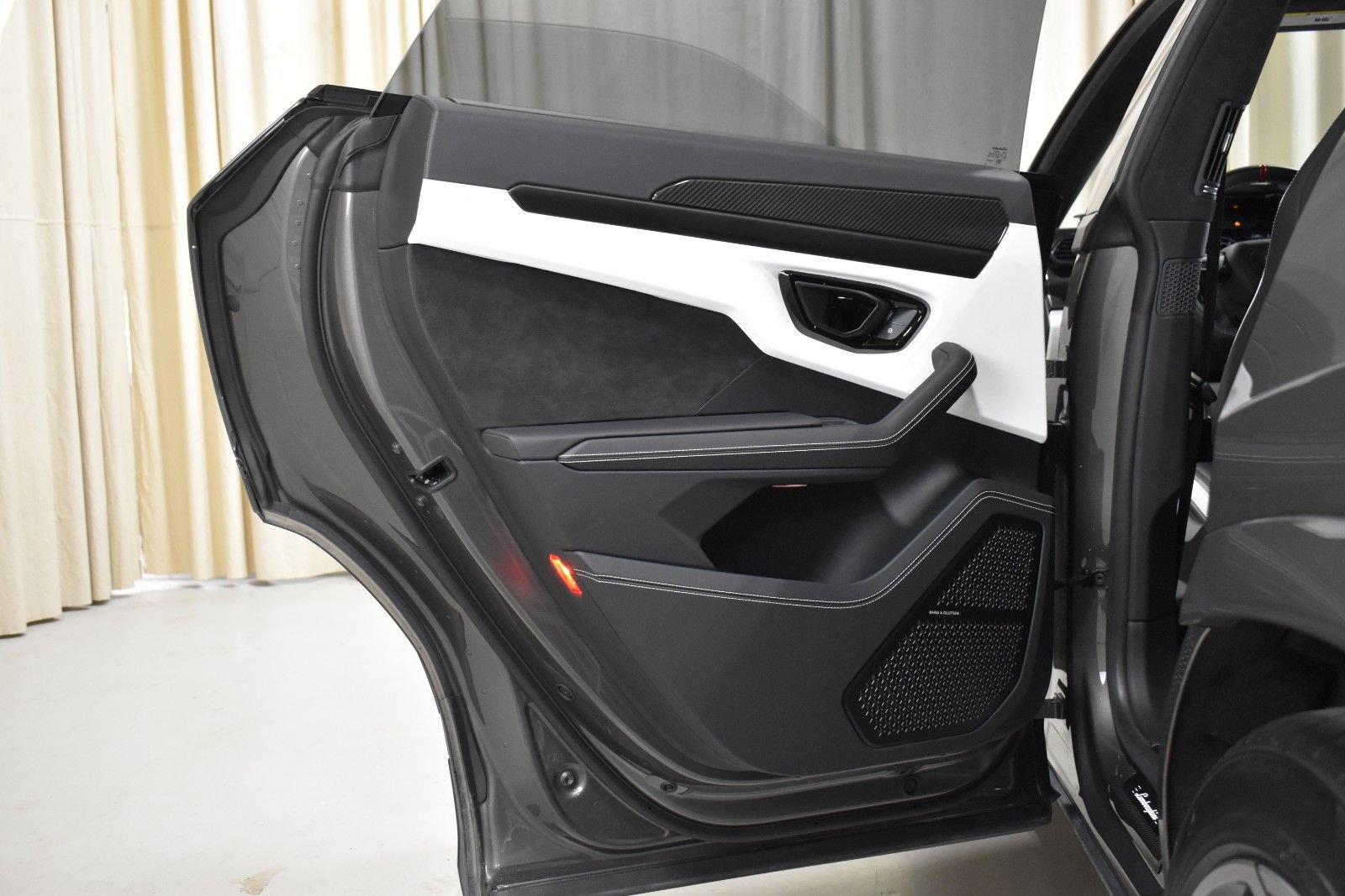 Used 2024 Lamborghini Urus S AWD/4WD image 37