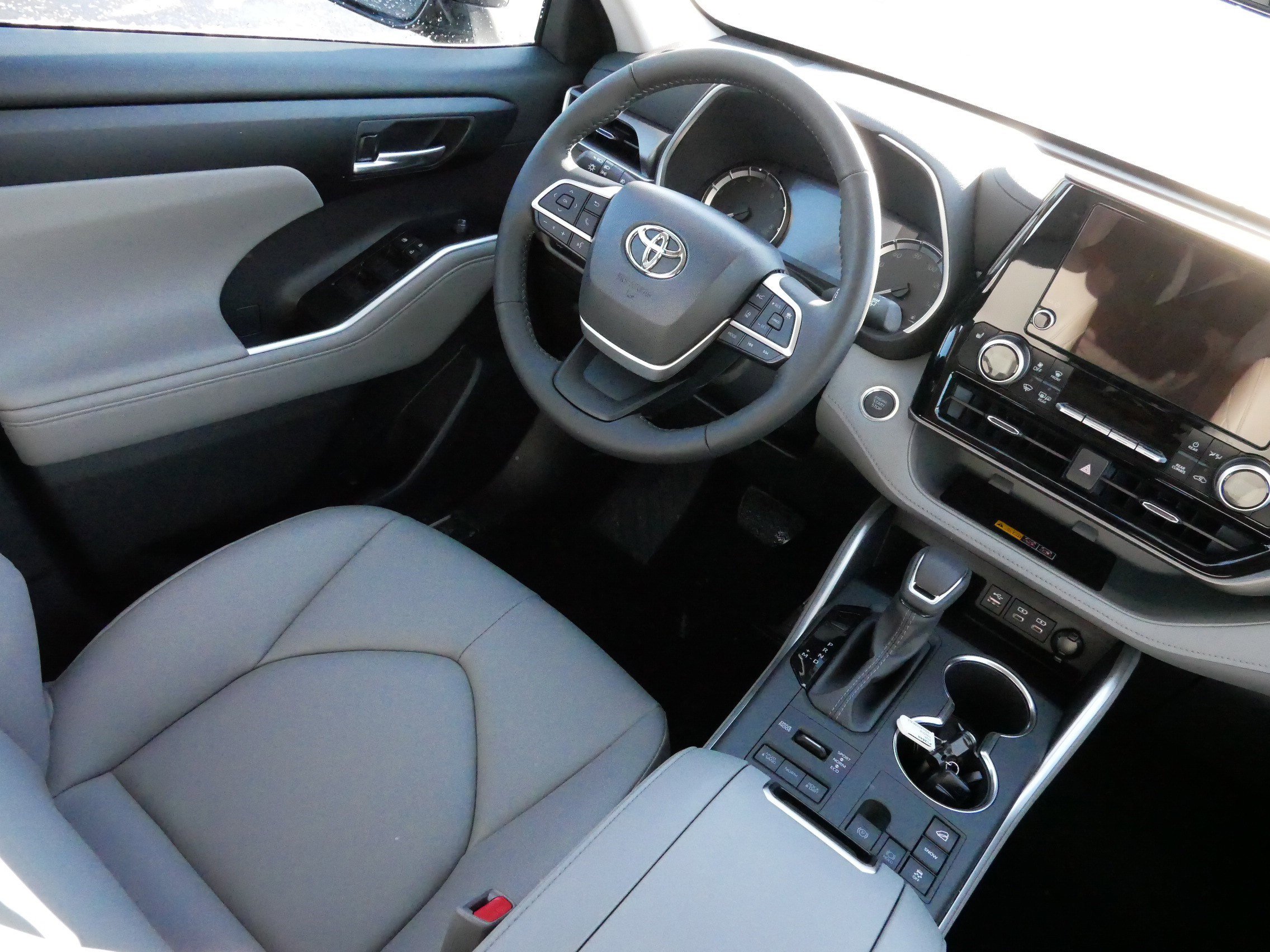 Certified 2026 Toyota Highlander XLE image 9