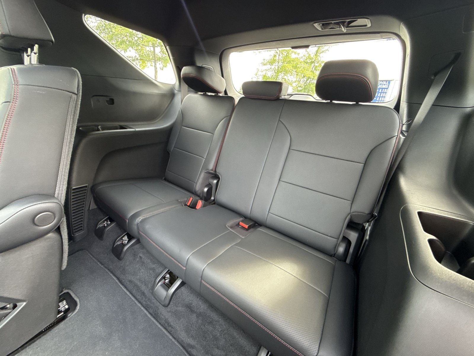 Used 2024 Chevrolet Traverse RS FWD image 26