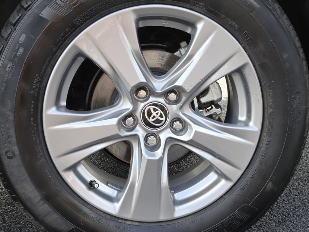 Used 2025 Toyota RAV4 XLE w/ Convenience Package AWD/4WD image 16