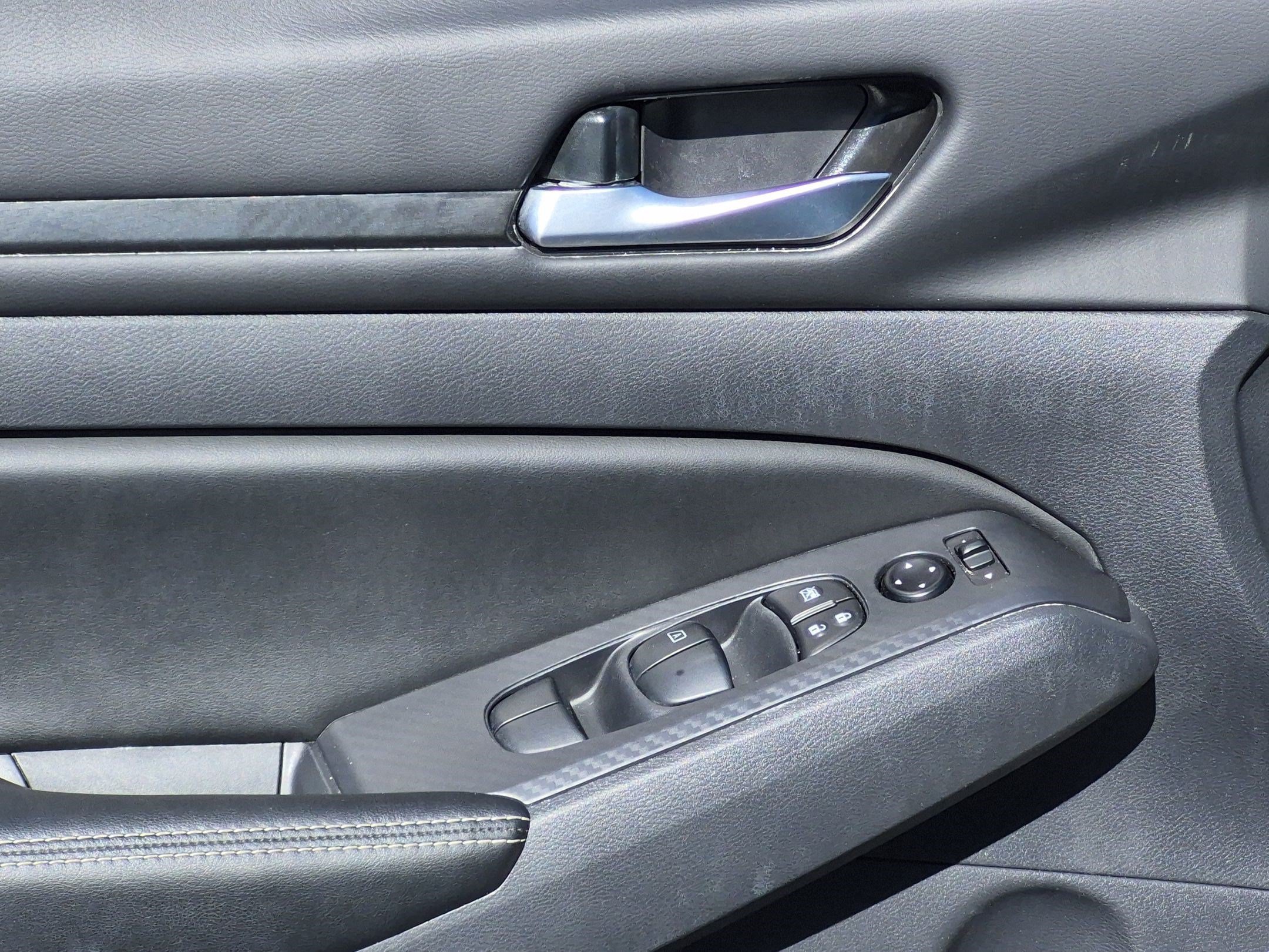 Used 2025 Nissan Altima 2.5 SV FWD image 13
