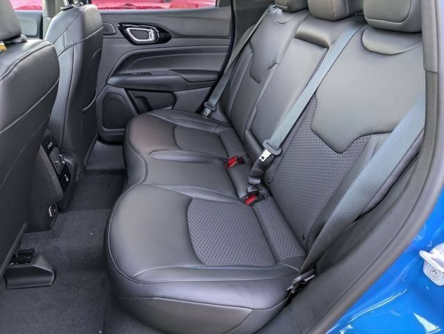 New 2026 Jeep Compass Latitude w/ Sun and Sound Group AWD/4WD image 31