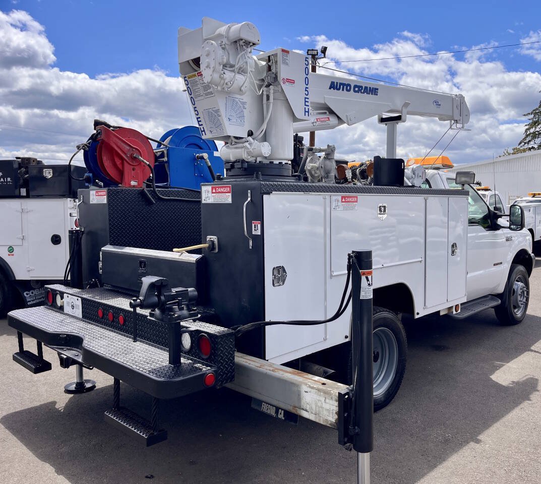 Used 1999 Ford F550 2WD Regular Cab Super Duty image 3