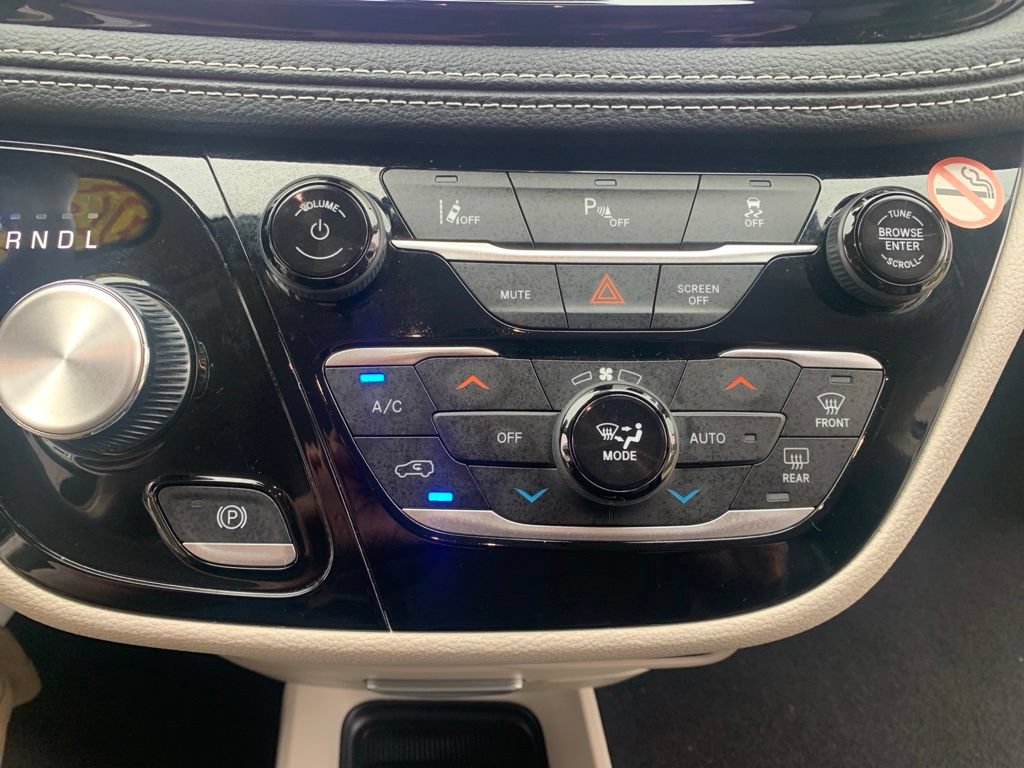Used 2023 Chrysler Pacifica Touring-L FWD image 24