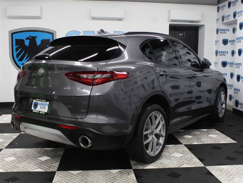 Used 2018 Alfa Romeo Stelvio Ti Sport AWD/4WD image 4