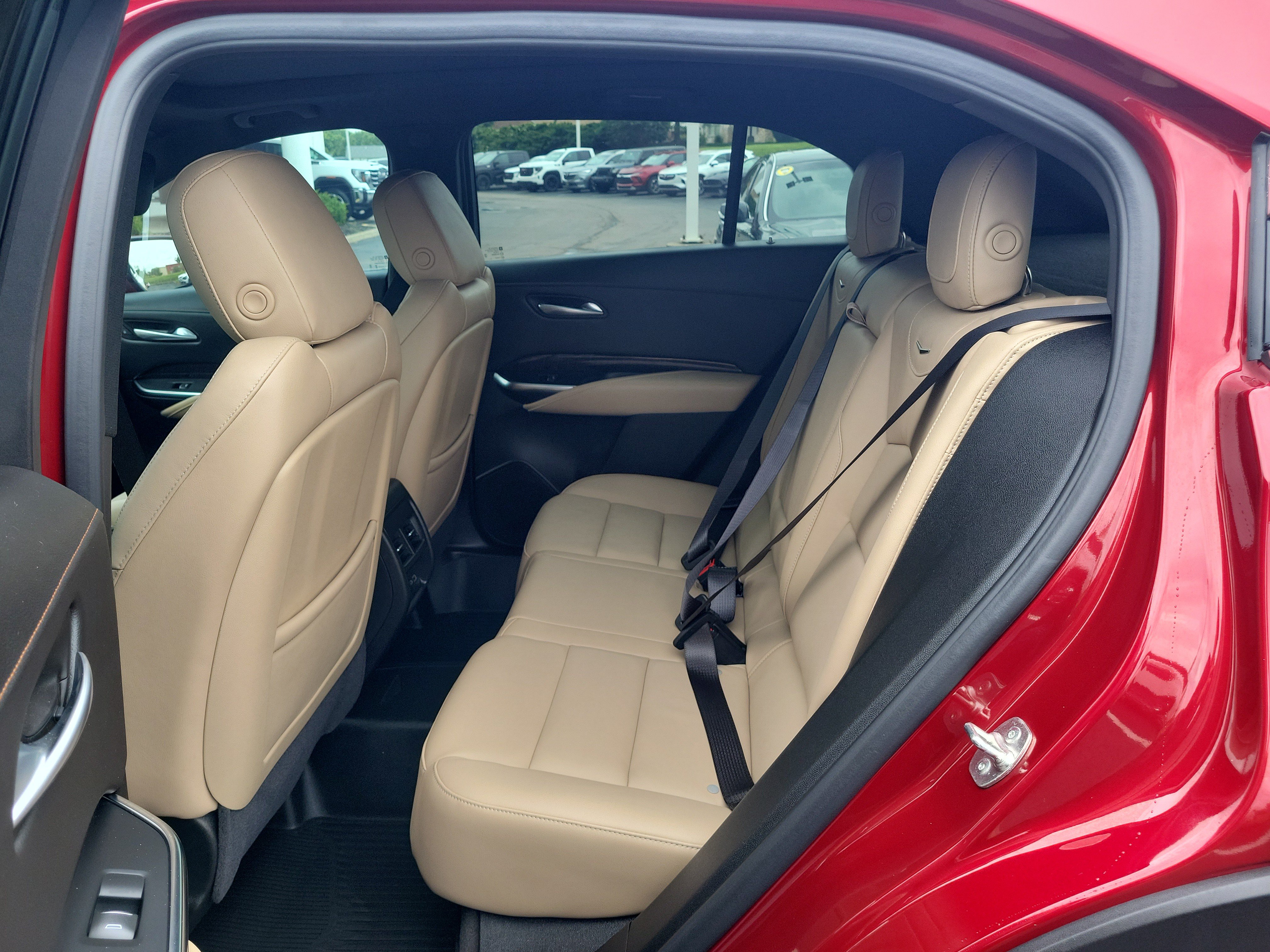 Used 2025 Cadillac XT4 Premium Luxury w/ Cold Weather Package AWD/4WD image 15