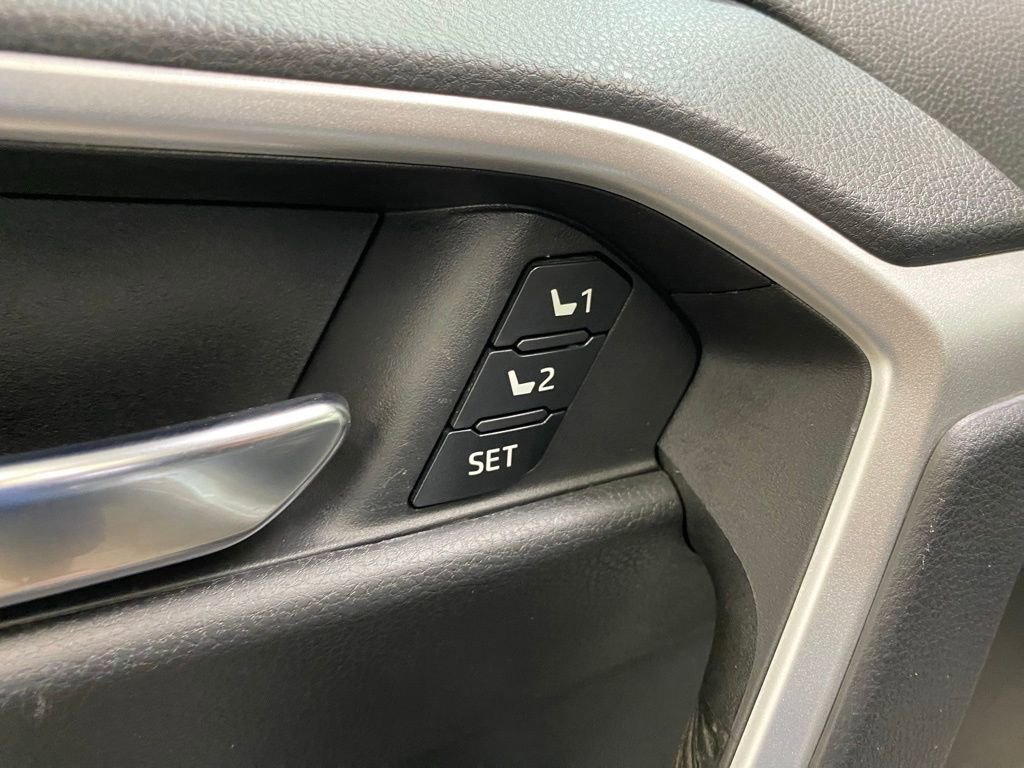 Used 2022 Toyota RAV4 XLE Premium image 26
