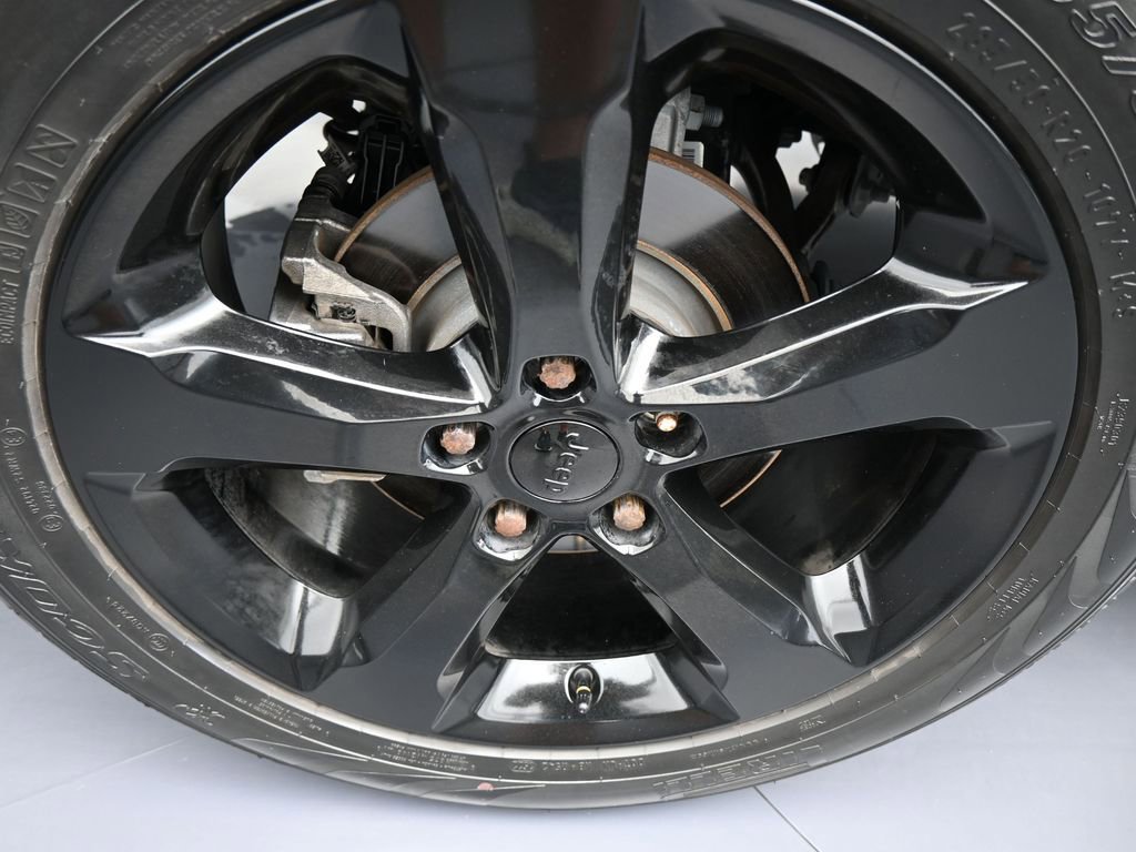 Used 2023 Jeep Grand Cherokee Limited w/ Black Appearance Package image 44