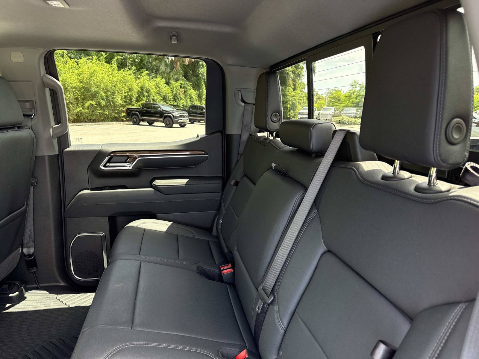 Used 2026 Chevrolet Silverado 1500 LT Trail Boss w/ LT Trail Boss Premium Package AWD/4WD image 11