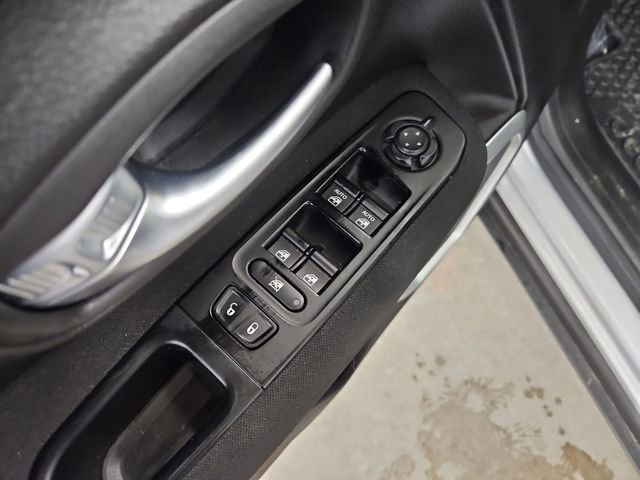 Used 2021 Jeep Renegade Latitude w/ Luxury Group I image 23