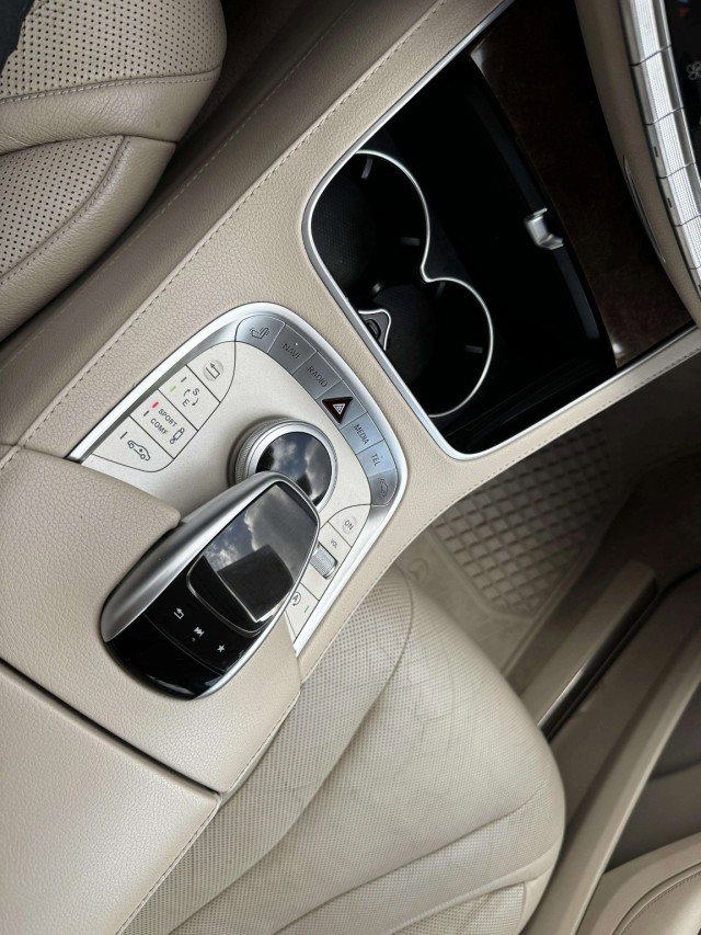 Used 2017 Mercedes-Benz S 550 Sedan image 32