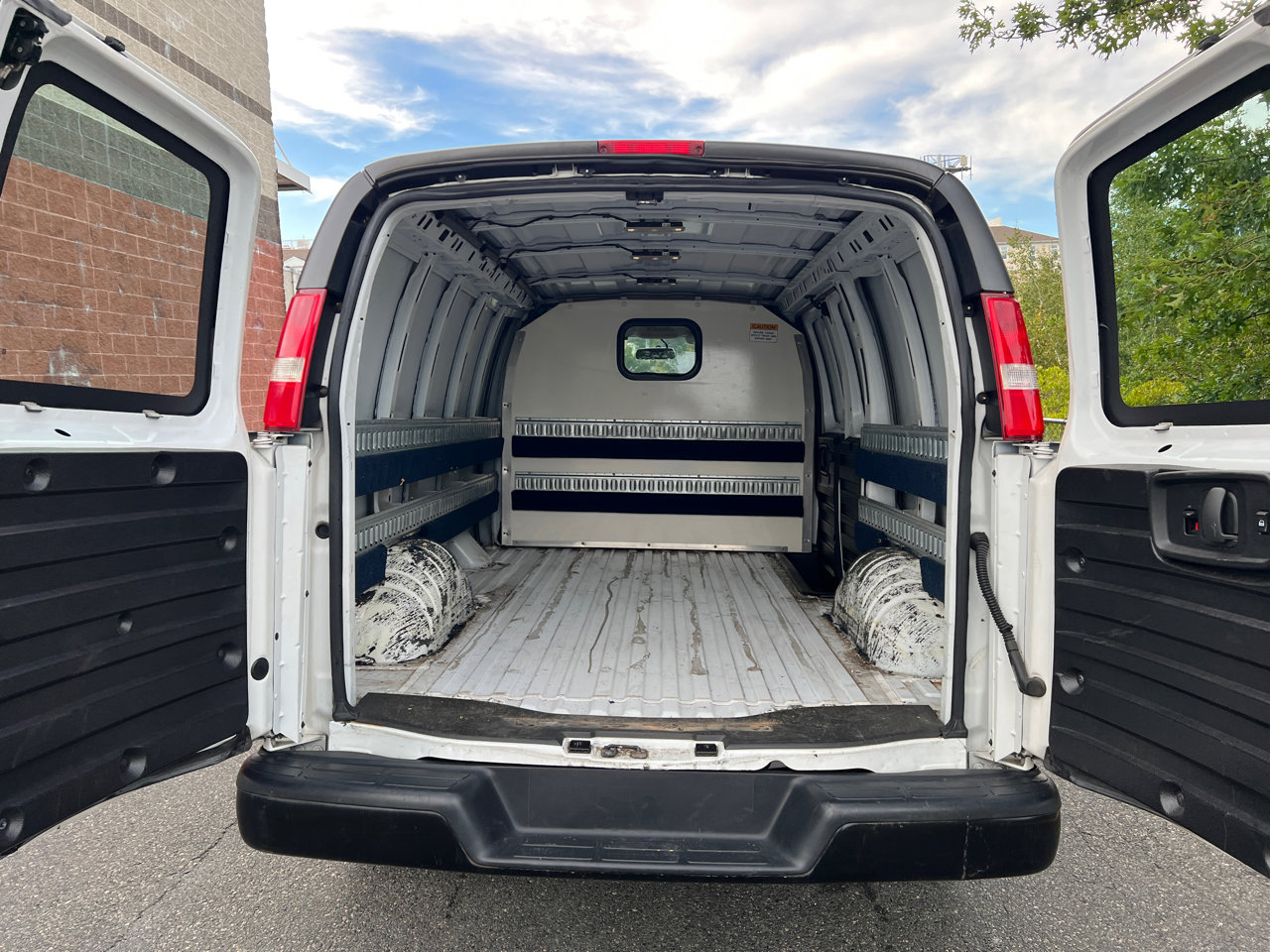 Used 2018 Chevrolet Express 2500 image 9