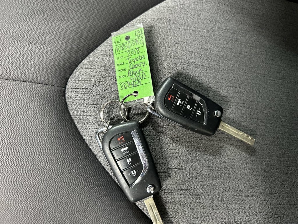 Used 2018 Toyota Camry LE FWD image 12