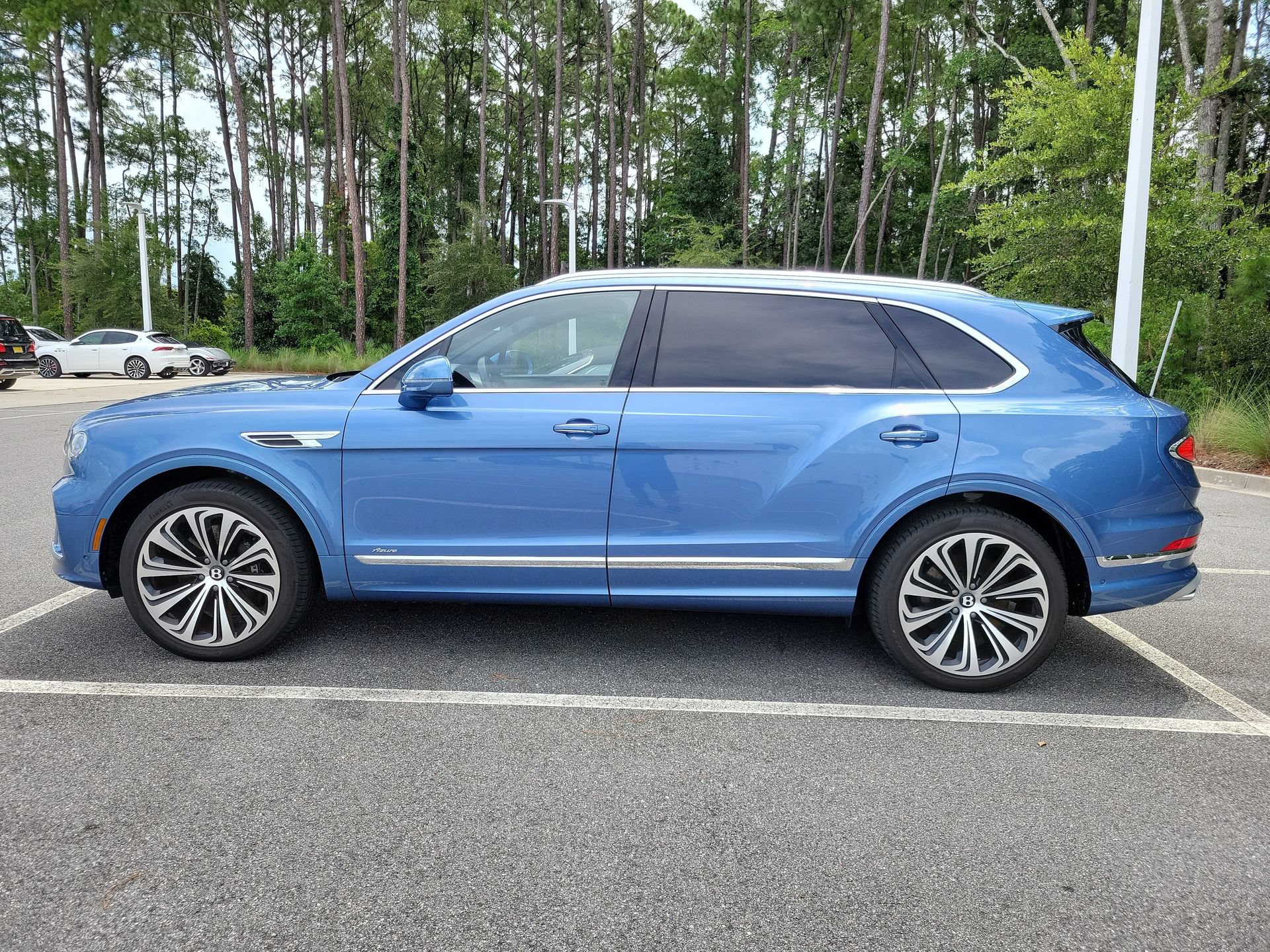 Used 2023 Bentley Bentayga Extended Wheelbase AWD/4WD image 7