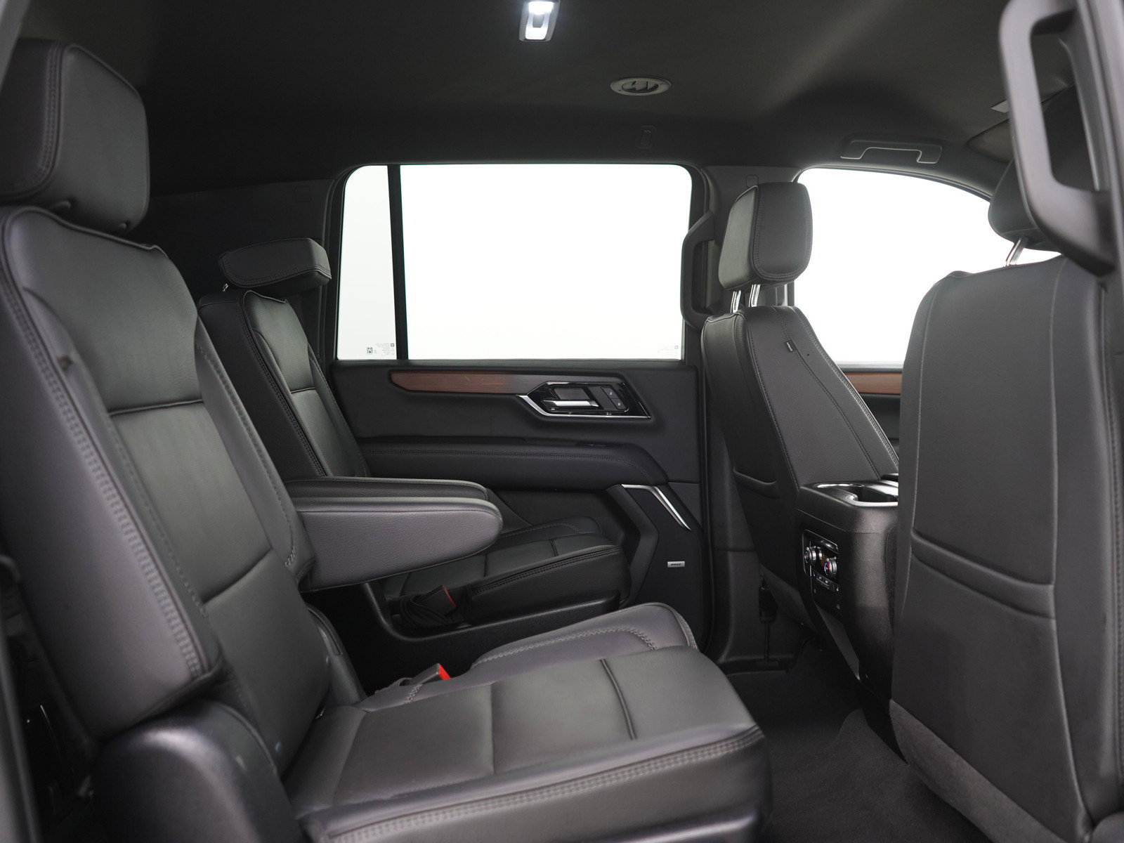 Used 2025 GMC Yukon XL Denali AWD/4WD image 12