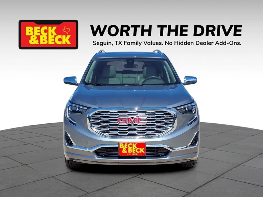 Used 2020 GMC Terrain Denali w/ Denali Premium Package FWD image 2