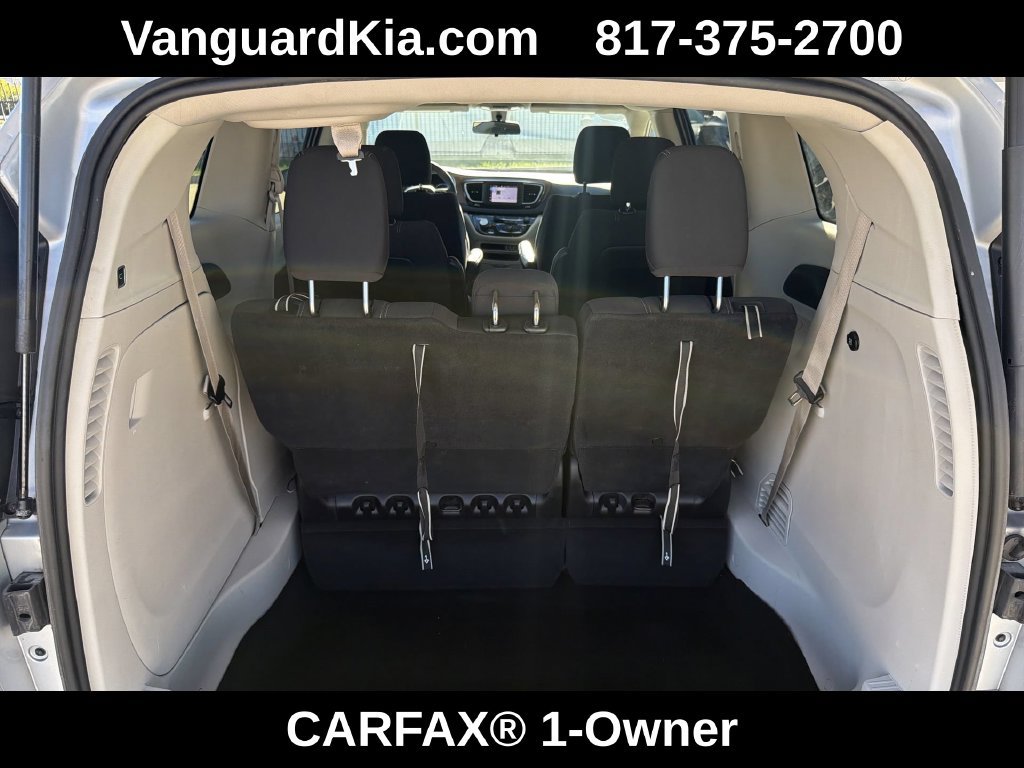 Used 2022 Chrysler Voyager LX FWD image 21