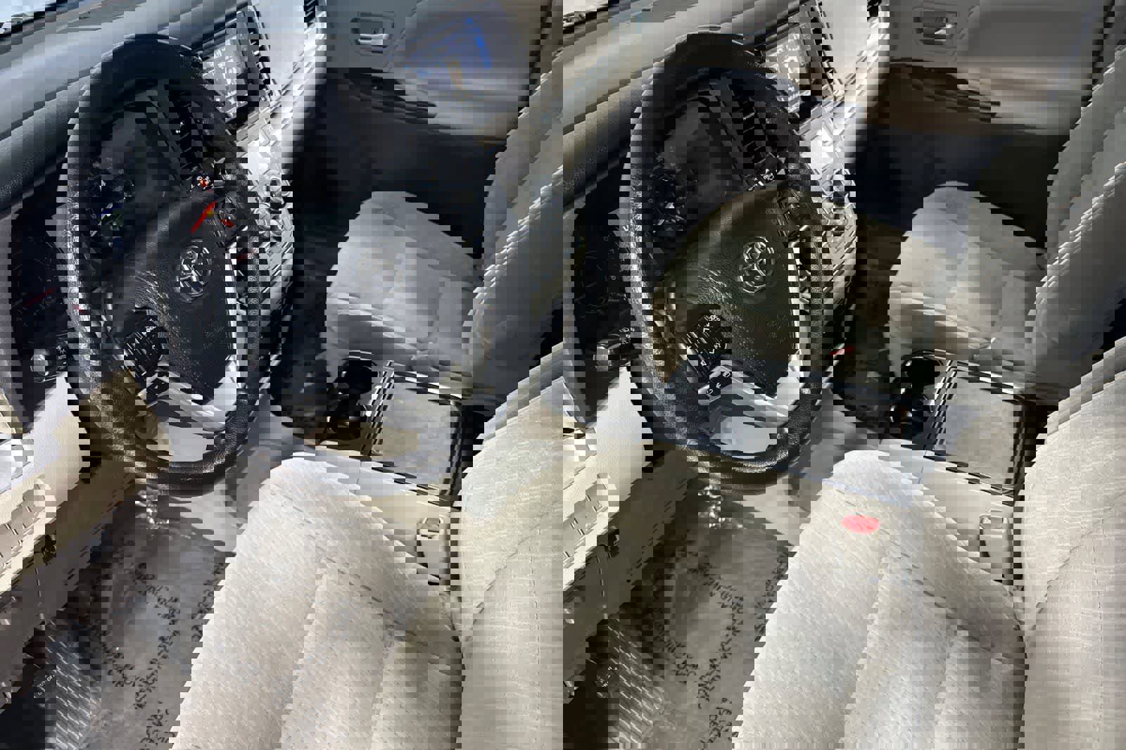 Used 2017 Toyota Sienna LE image 12