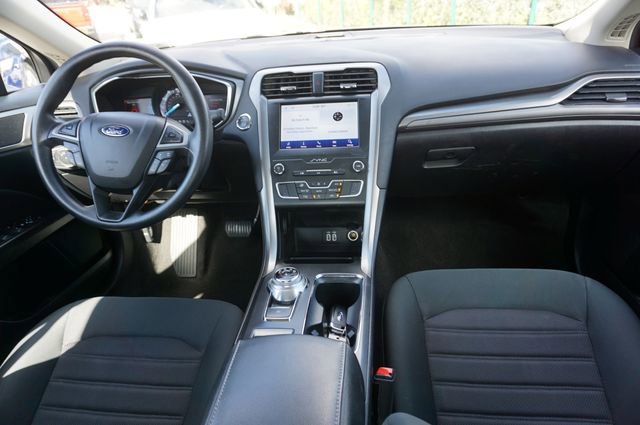 Used 2020 Ford Fusion SE image 6