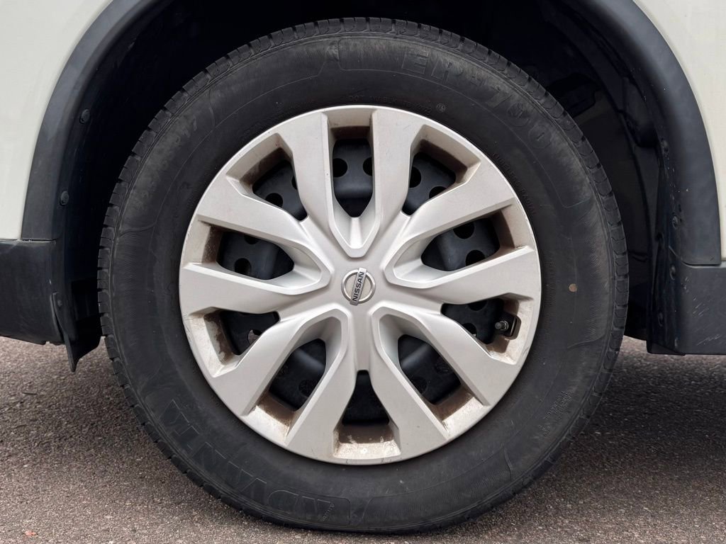 Used 2016 Nissan Rogue S image 11