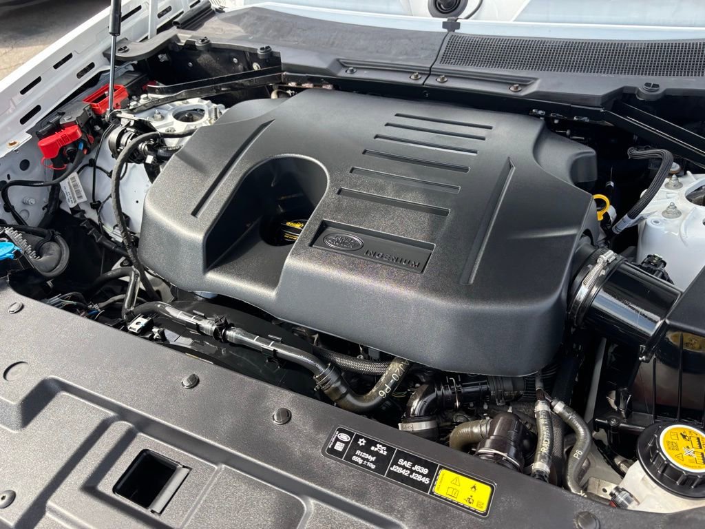 Used 2023 Land Rover Defender 110 SE image 32