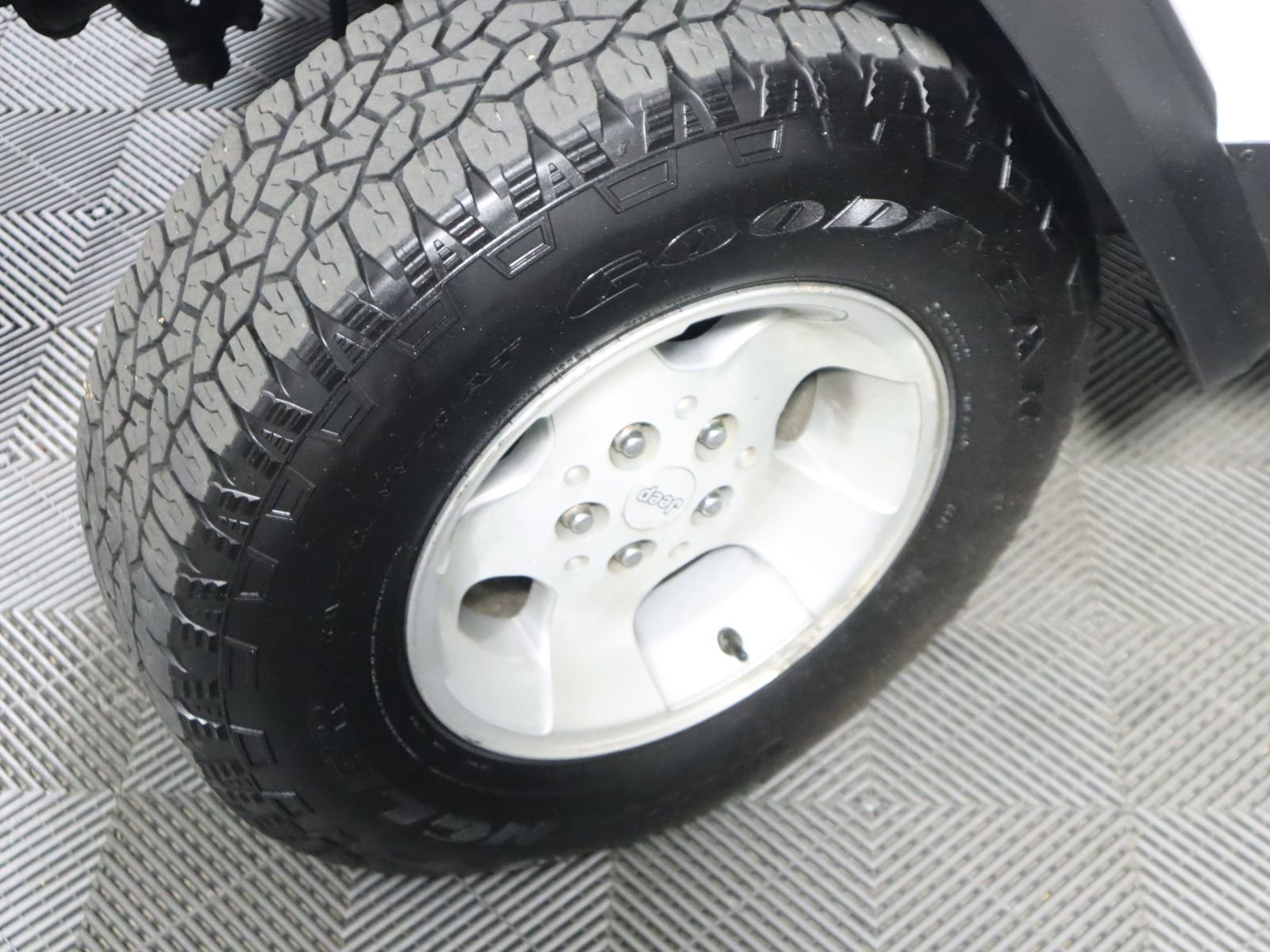 Used 1993 Jeep Cherokee 4WD 2-Door image 15