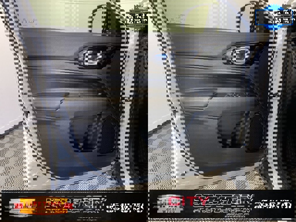 Used 2025 Jeep Compass Latitude w/ Altitude Special Edition image 12