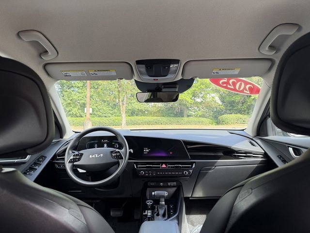 Used 2025 Kia Niro EX FWD image 38
