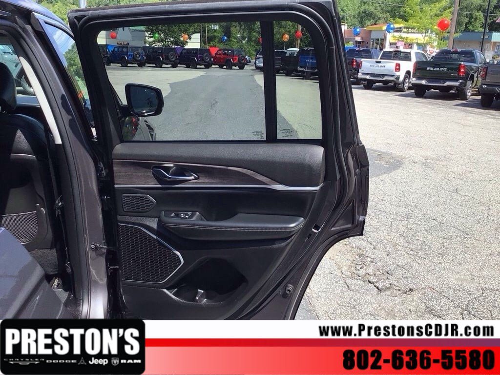 Used 2024 Jeep Grand Cherokee Limited 4xe AWD/4WD image 27